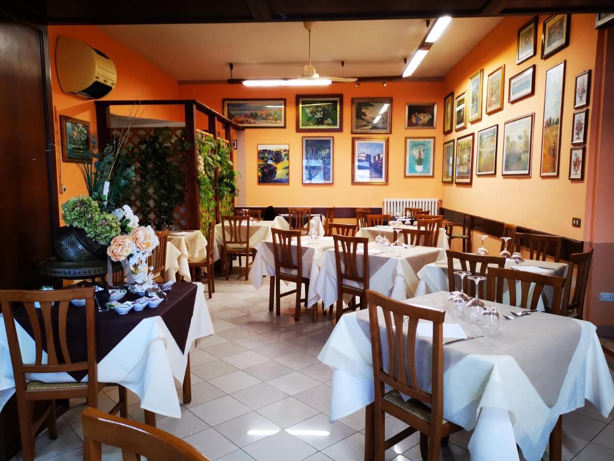 Osteria Dei Locandieri Абадиа Сан Салваторе Екстериор снимка