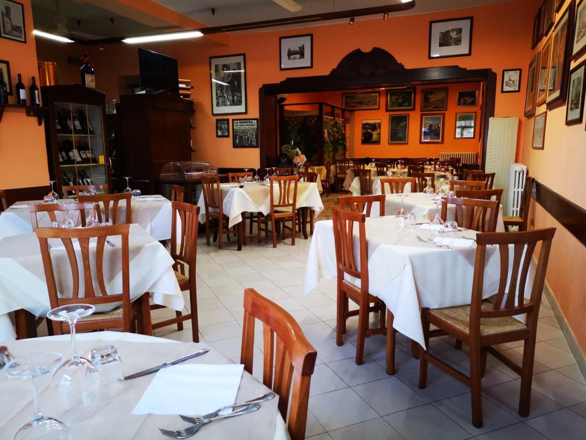 Osteria Dei Locandieri Абадиа Сан Салваторе Екстериор снимка