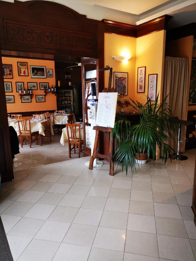 Osteria Dei Locandieri Абадиа Сан Салваторе Екстериор снимка