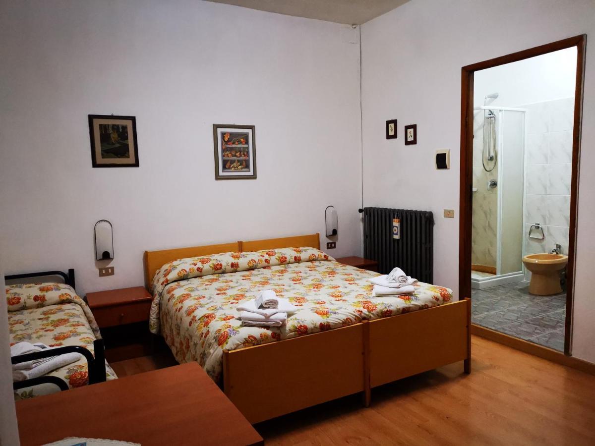 Osteria Dei Locandieri Абадиа Сан Салваторе Екстериор снимка