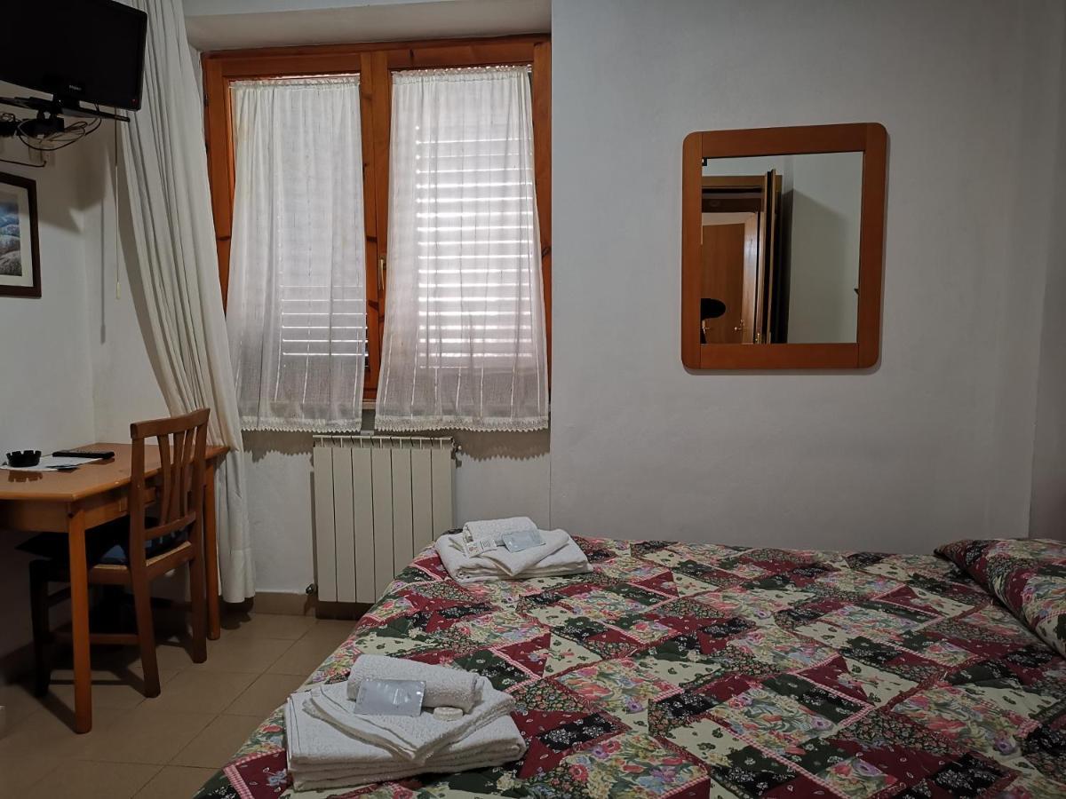 Osteria Dei Locandieri Абадиа Сан Салваторе Екстериор снимка