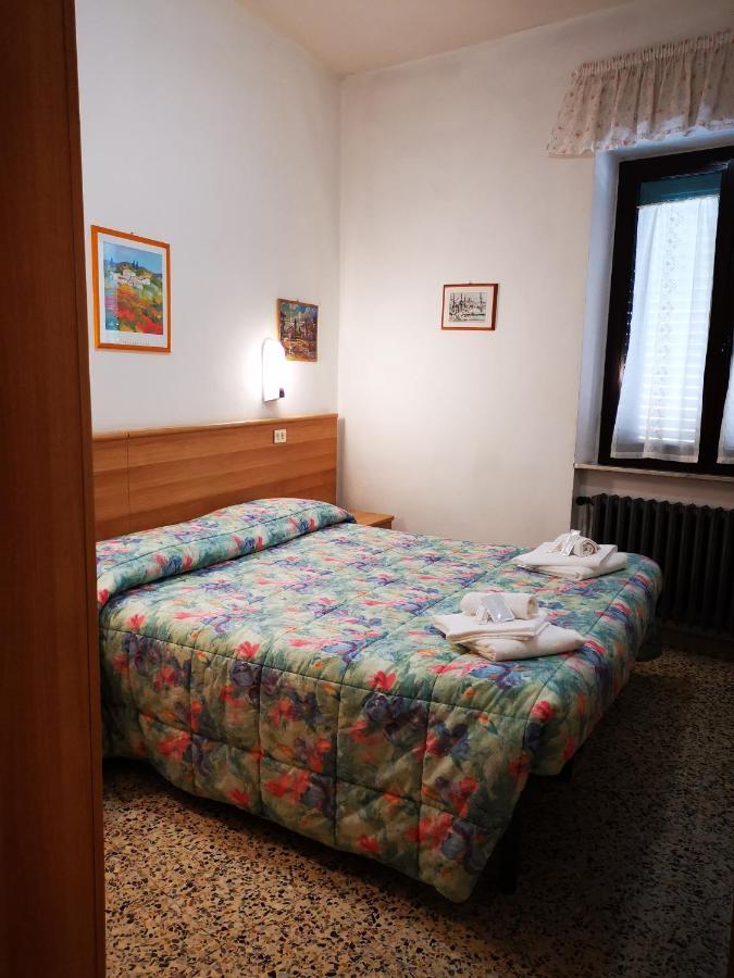 Osteria Dei Locandieri Абадиа Сан Салваторе Екстериор снимка